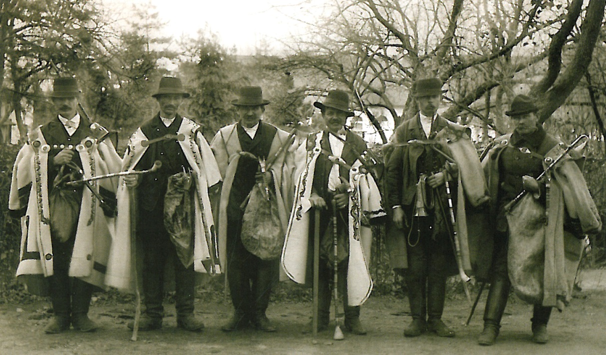 Figure 6. Participants of the bagpipe and swineherd’s horn players’ competition in Ipolyság, 1910